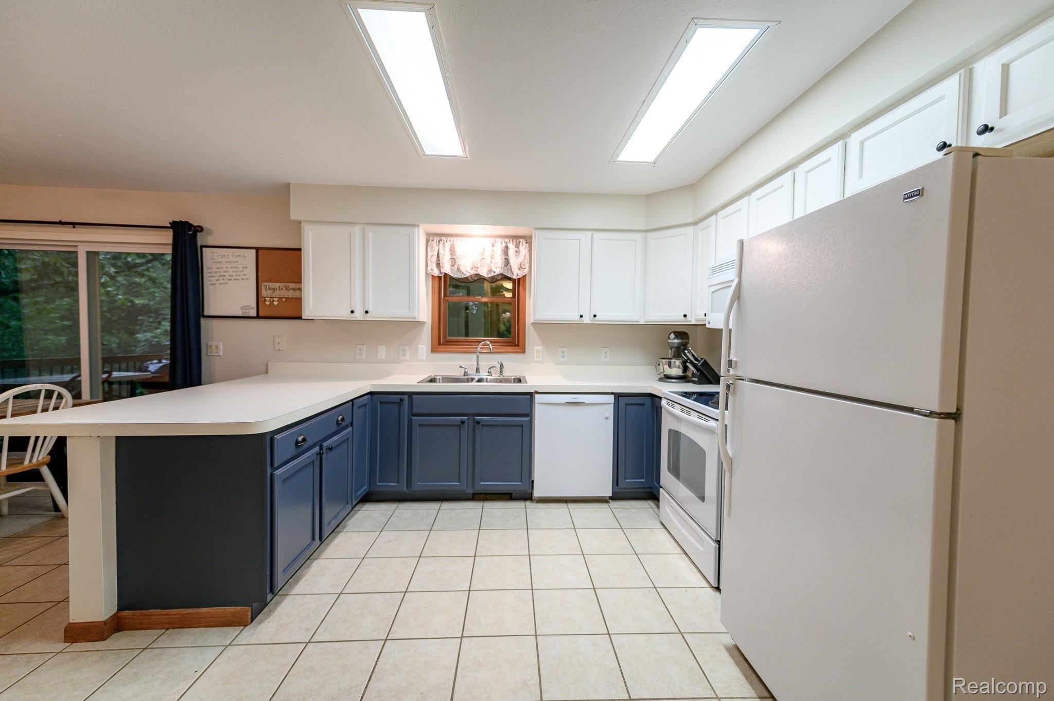10360 Oakhurst Road Holly, MI 48442 - Photo 11 of 38 KITCHEN