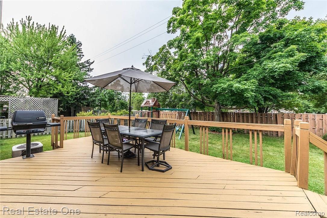 6127 Wedgewood Road Canton, MI 48187 - Photo 31 of 37 Deck area.