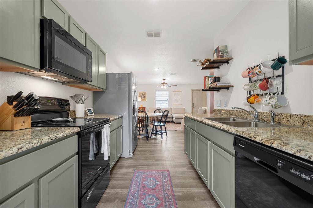 1124 North 13th Street Waco, TX 76707 - Photo 1 of 28