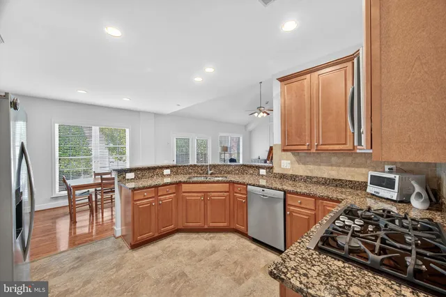 $875,000 | 20698 Crescent Pointe Place, Ashburn, VA 20147