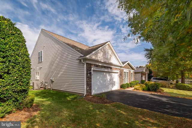 $875,000 | 20698 Crescent Pointe Place, Ashburn, VA 20147