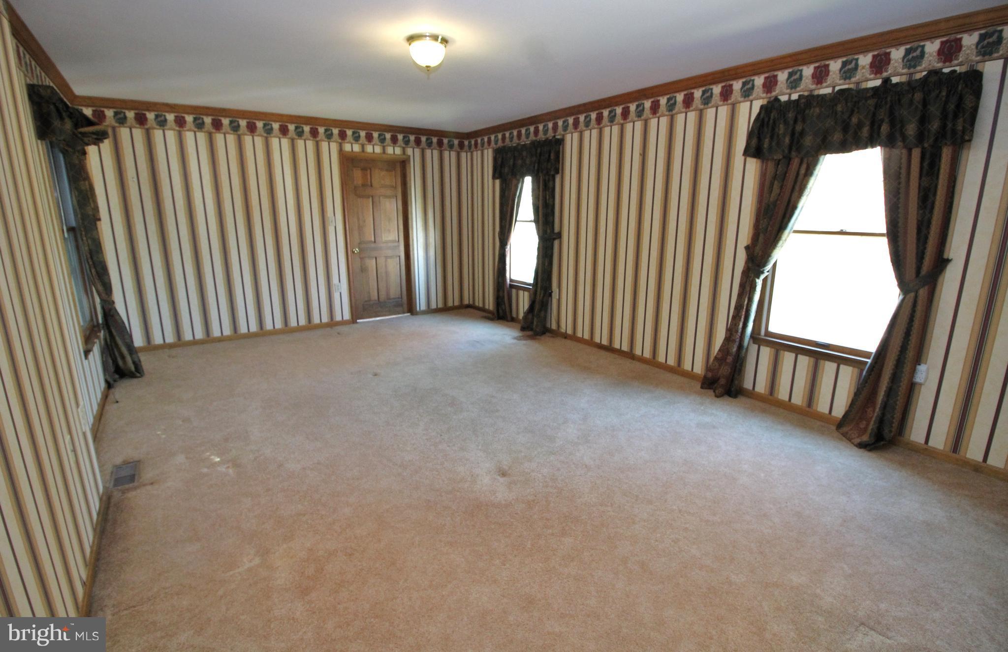 24300 Peach Tree Road Clarksburg, MD 20871 - Photo 8 of 28 an empty room with windows