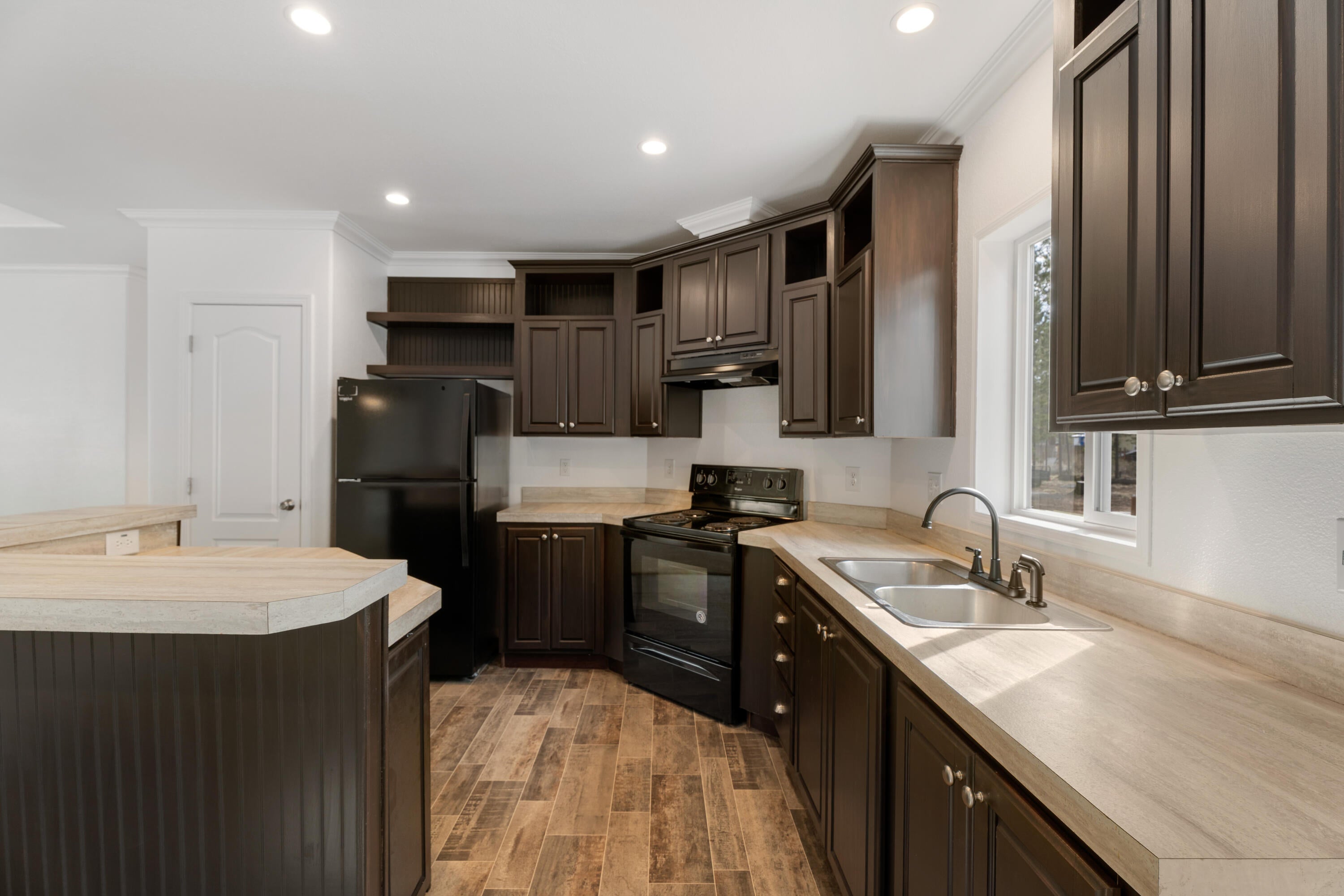 52657 Skidgel Road La Pine, OR 97739 - Photo 9 of 36 07-Kitchen