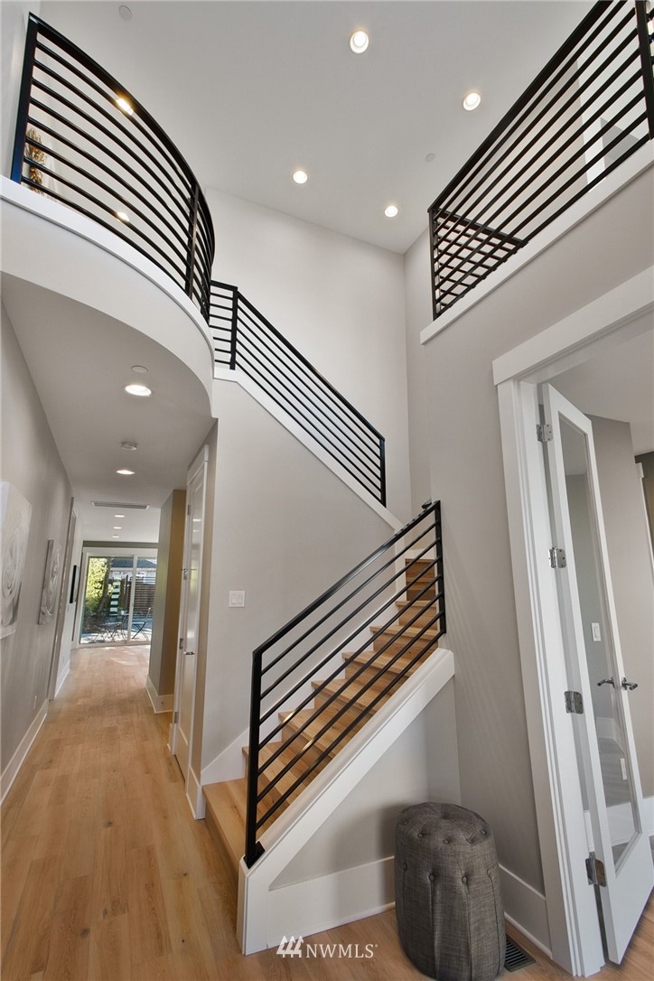 1121 North 28th Place Renton, WA 98056 - Photo 2 of 27 Gallery Image 2