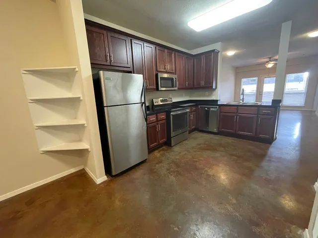 $3,000 | 910 West 25th Street, Unit 203, Austin, TX 78705