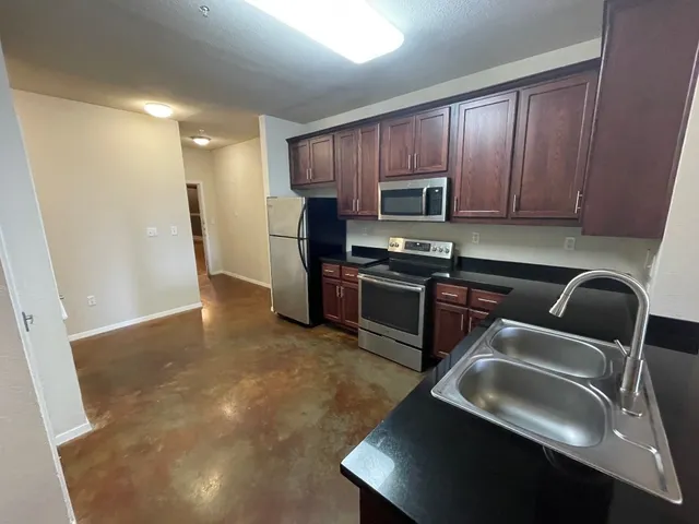 $3,000 | 910 West 25th Street, Unit 203, Austin, TX 78705