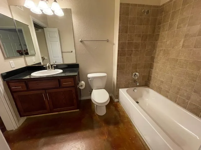 $3,000 | 910 West 25th Street, Unit 203, Austin, TX 78705