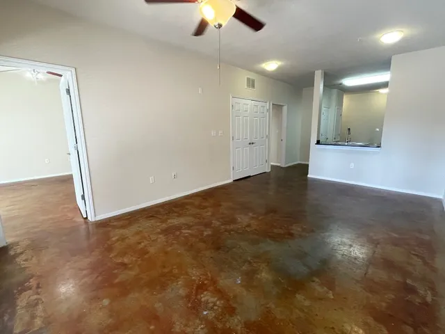 $3,000 | 910 West 25th Street, Unit 203, Austin, TX 78705