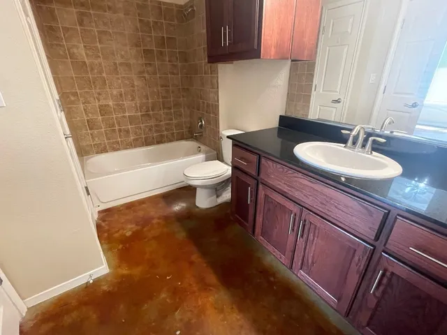 $3,000 | 910 West 25th Street, Unit 203, Austin, TX 78705