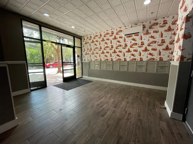 $3,000 | 910 West 25th Street, Unit 203, Austin, TX 78705