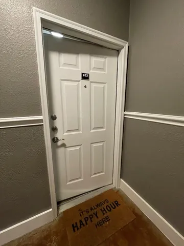 $3,000 | 910 West 25th Street, Unit 203, Austin, TX 78705