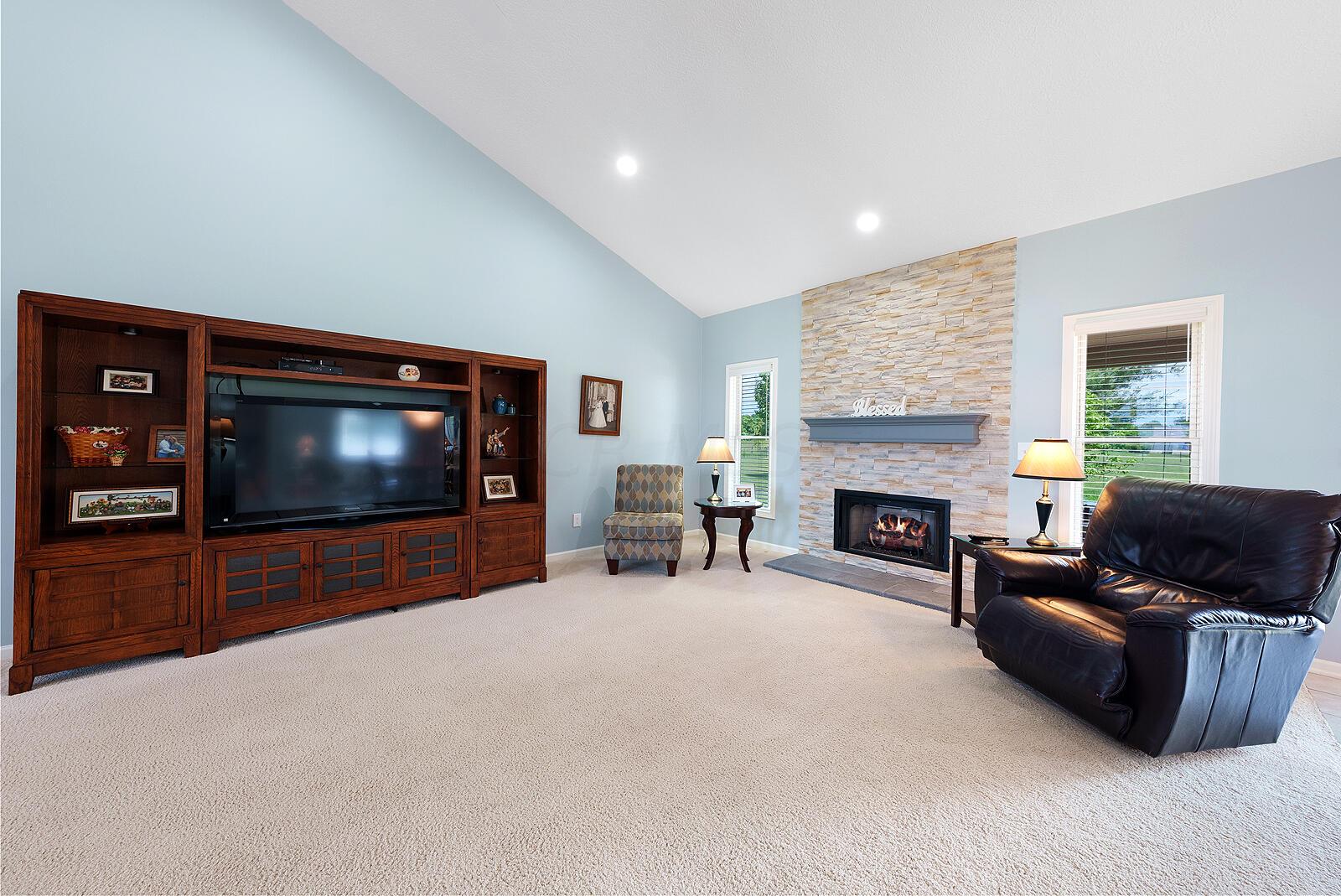 2823 Summit Road Southwest Pataskala, OH 43062 - Photo 11 of 60 11 Great Room