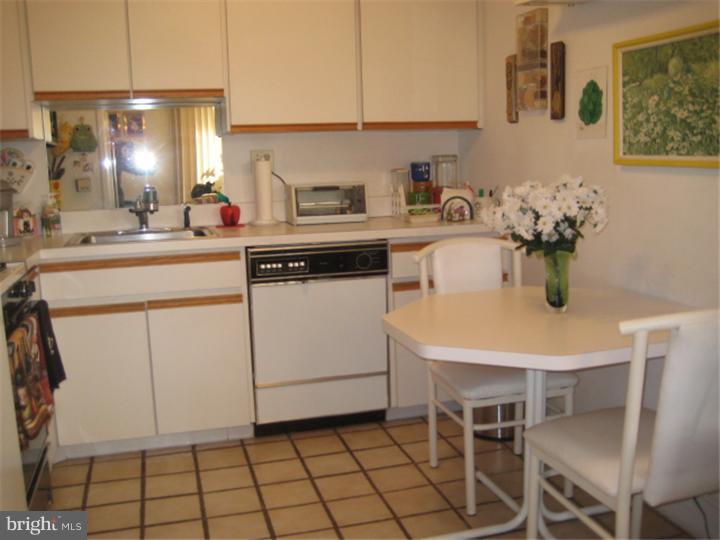 8910 Krewstown Road, Unit 117 Philadelphia, PA 19115 - Photo 12 of 24 Kitchen