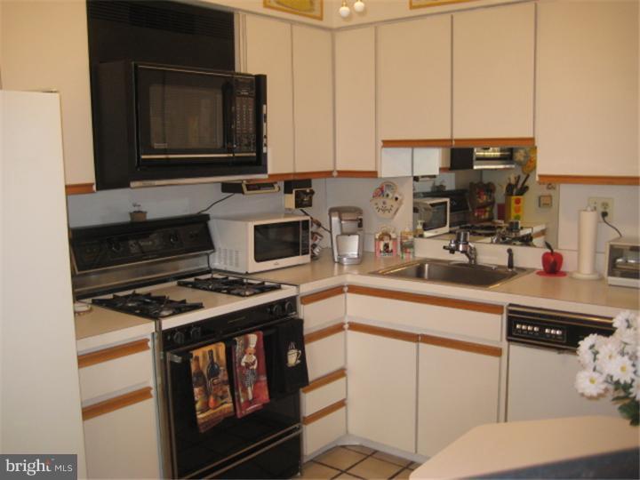 8910 Krewstown Road, Unit 117 Philadelphia, PA 19115 - Photo 13 of 24 Kitchen