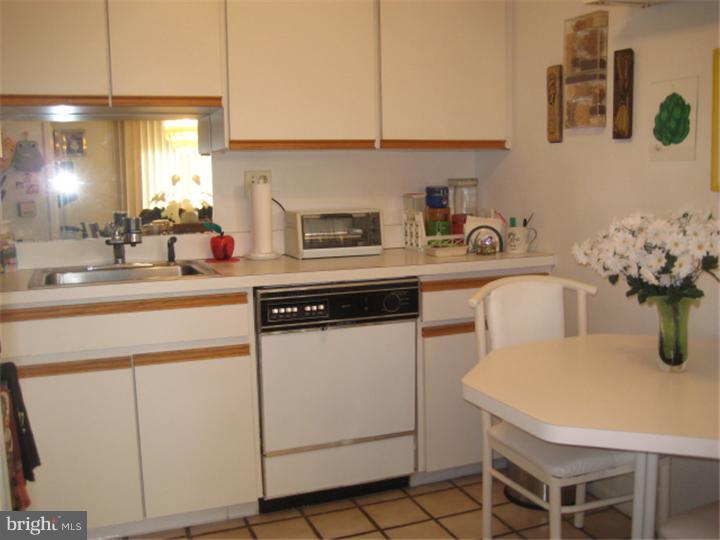 8910 Krewstown Road, Unit 117 Philadelphia, PA 19115 - Photo 14 of 24 Kitchen