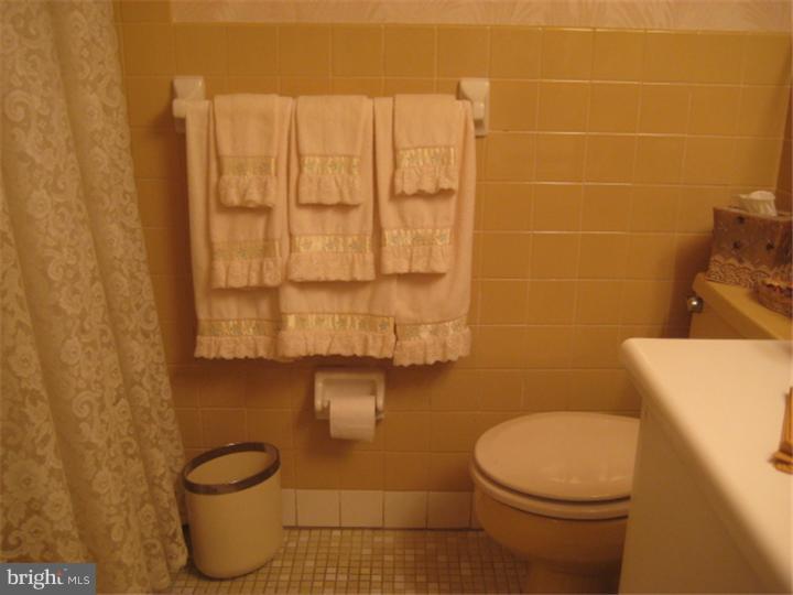 8910 Krewstown Road, Unit 117 Philadelphia, PA 19115 - Photo 17 of 24 Bathroom
