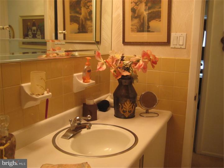 8910 Krewstown Road, Unit 117 Philadelphia, PA 19115 - Photo 18 of 24 Bathroom
