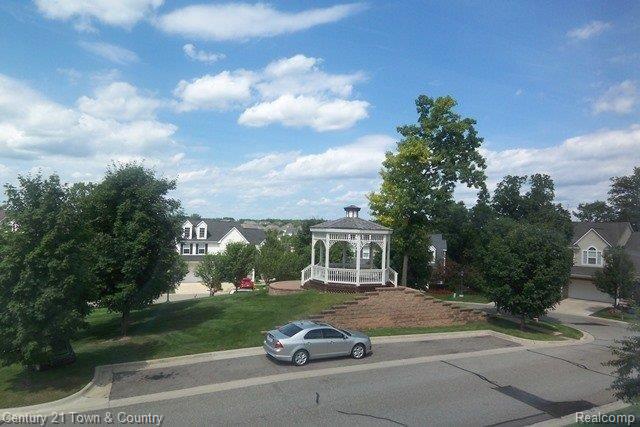 754 East Bluff Court Rochester, MI 48306 - Photo 19 of 20 LOVELY GROUNDS W AMPLE PARKING