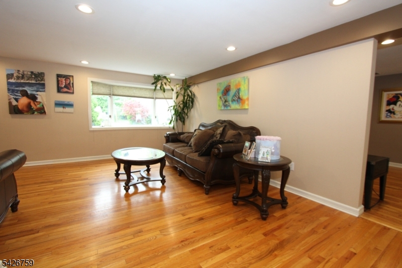 7 Stuart Street Waldwick, NJ 07463 - Photo 20 of 49
