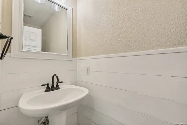 $1,700 | 7331 Nebula Valley, San Antonio, TX 78252