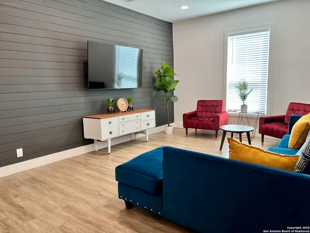 $2,050 | 127 Furnish Avenue, San Antonio, TX 78204