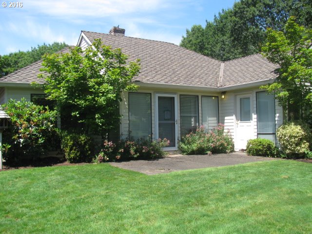 7290 Southwest Lakeside Loop Wilsonville, OR 97070 - Photo 14 of 16 Backyard