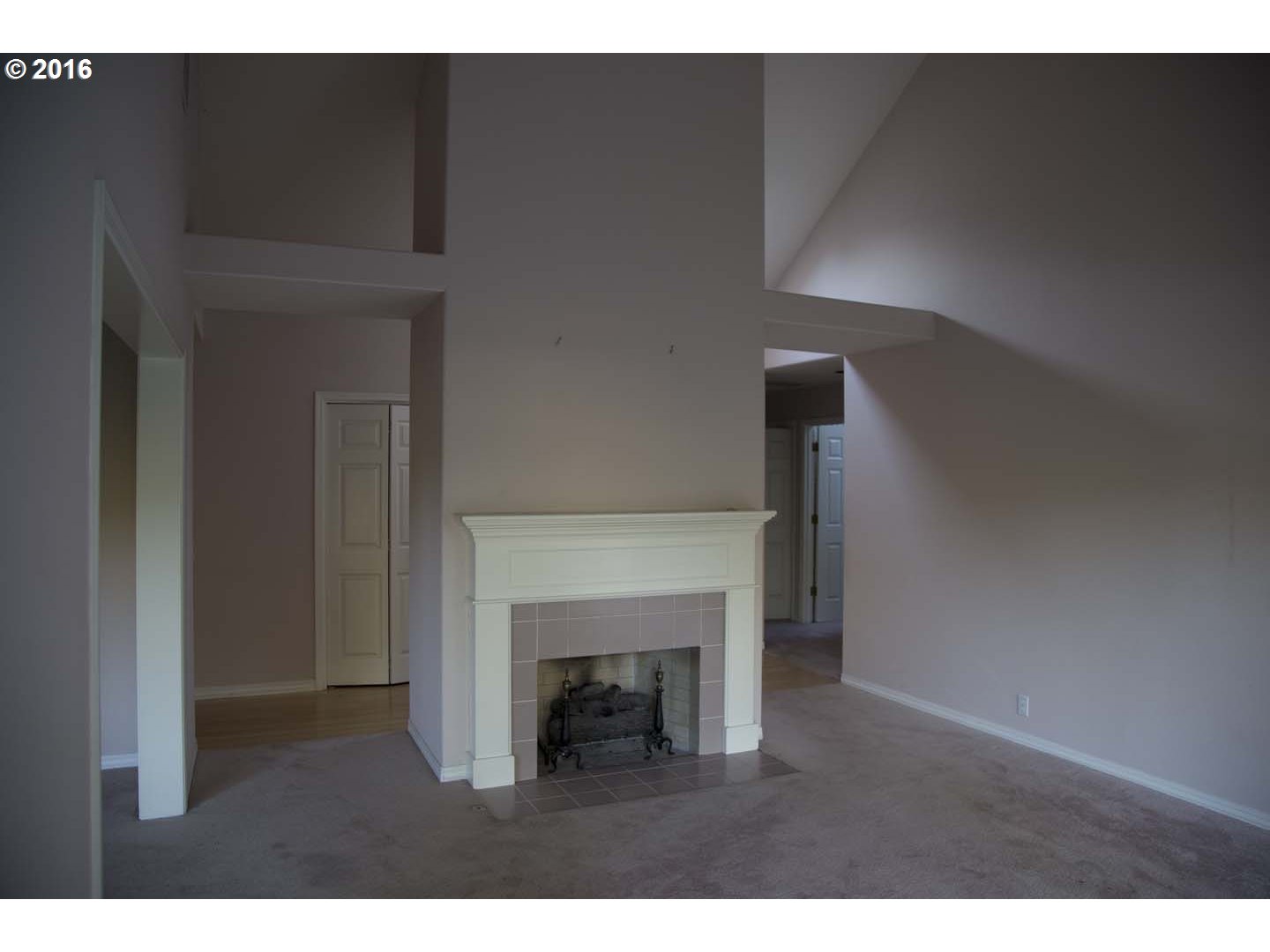 7290 Southwest Lakeside Loop Wilsonville, OR 97070 - Photo 6 of 16 Living Room