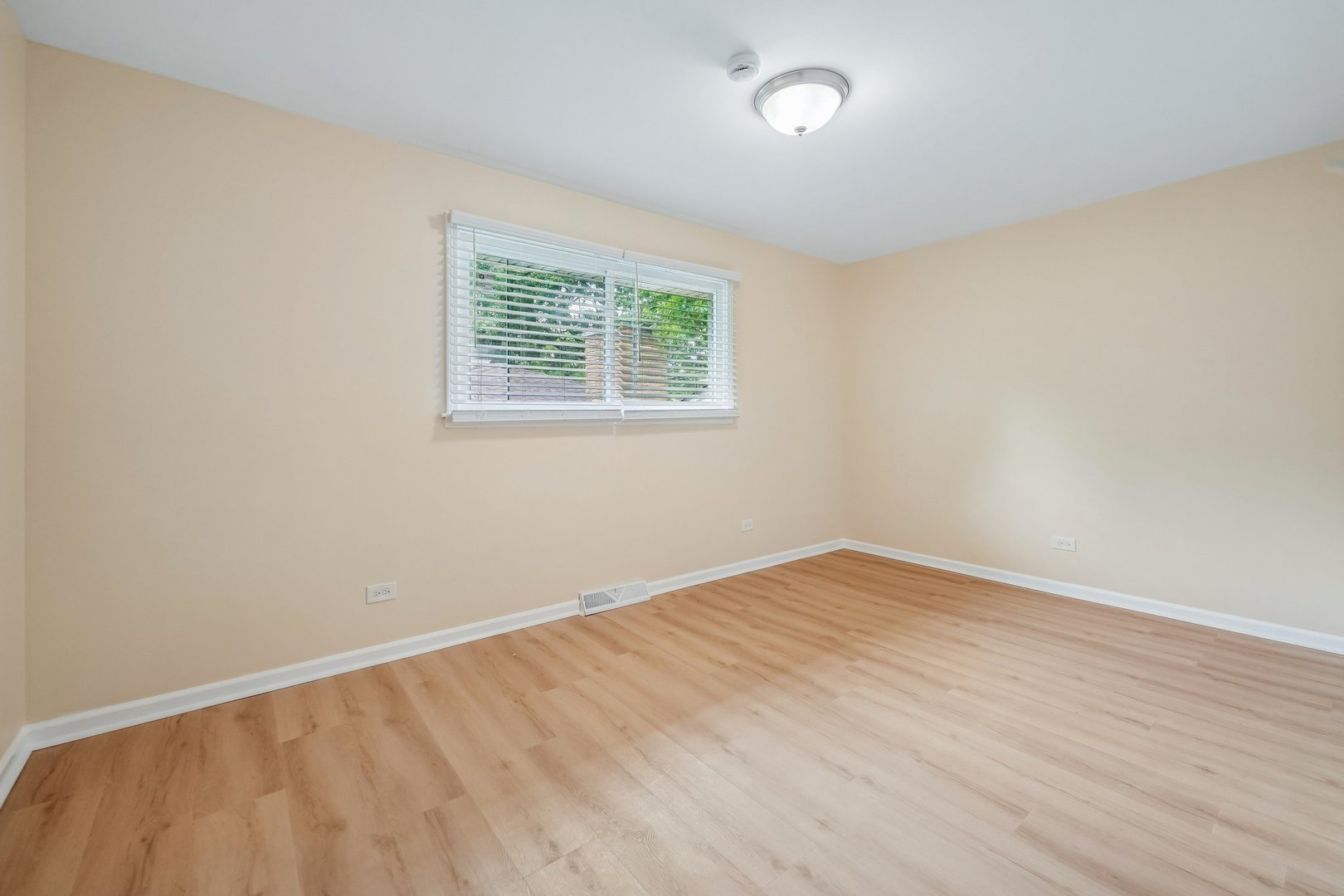 5112 Main Street Lisle, IL 60532 - Photo 9 of 23