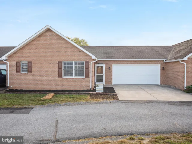 a view of a house with a yard and garage