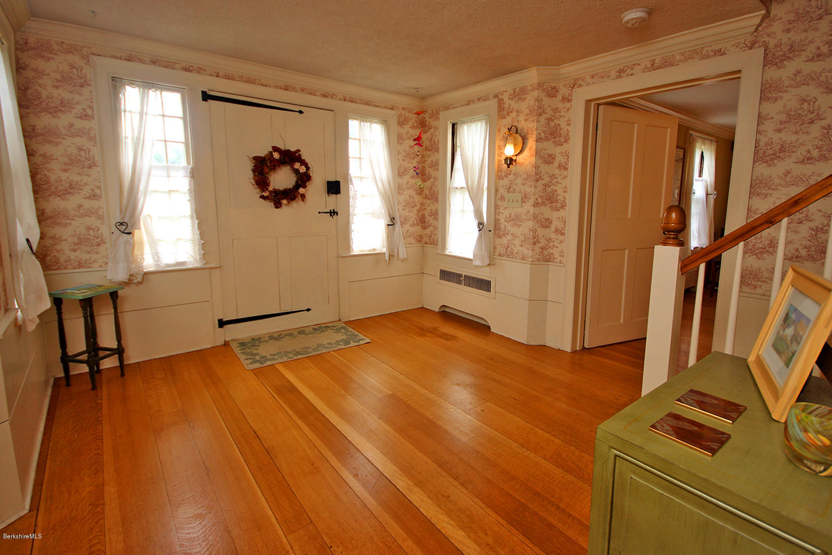 280 Holmes Road Pittsfield, MA 01201 - Photo 4 of 29 ENTRY