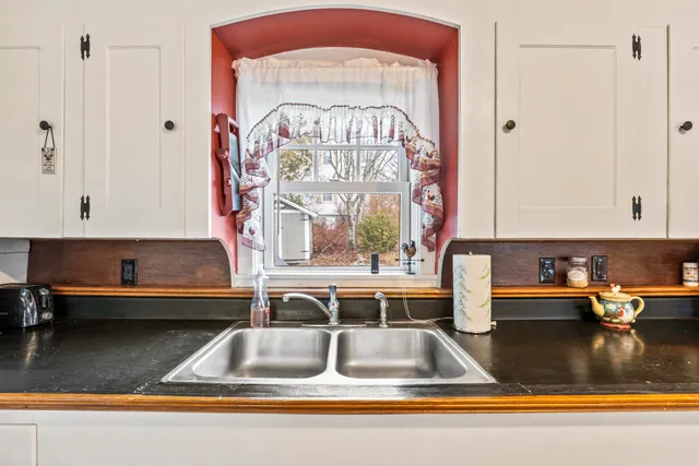 $389,000 | 19 Logan Road, Boothbay Harbor, ME 04575