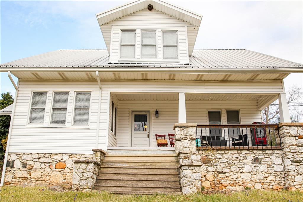 1052 Greenwood Road Spruce Pine, NC 28777 - Photo 2 of 43 front view of a house