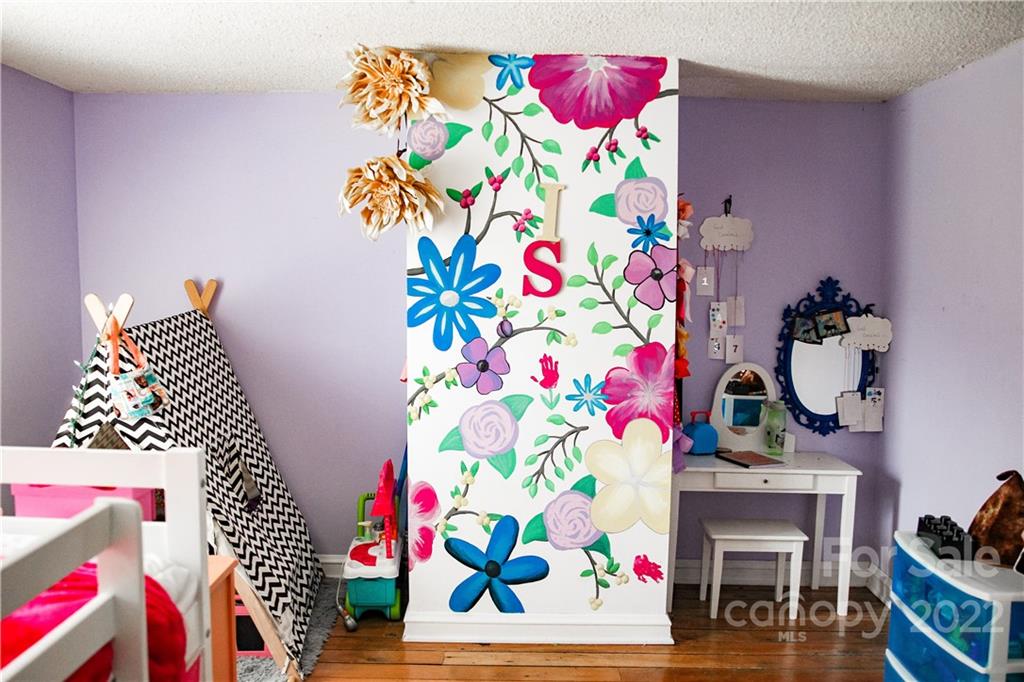 1052 Greenwood Road Spruce Pine, NC 28777 - Photo 40 of 43 a room with toys and a table