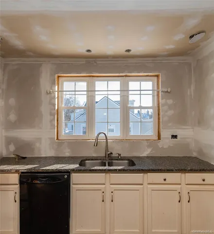 $335,000 | 111 North Pierpont Avenue, Newburgh, NY 12550