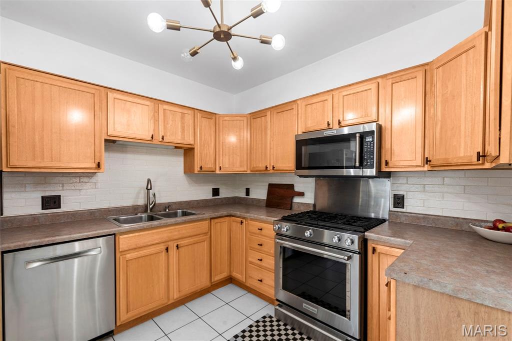 405 Great Hill Drive Ballwin, MO 63021 - Photo 17 of 30