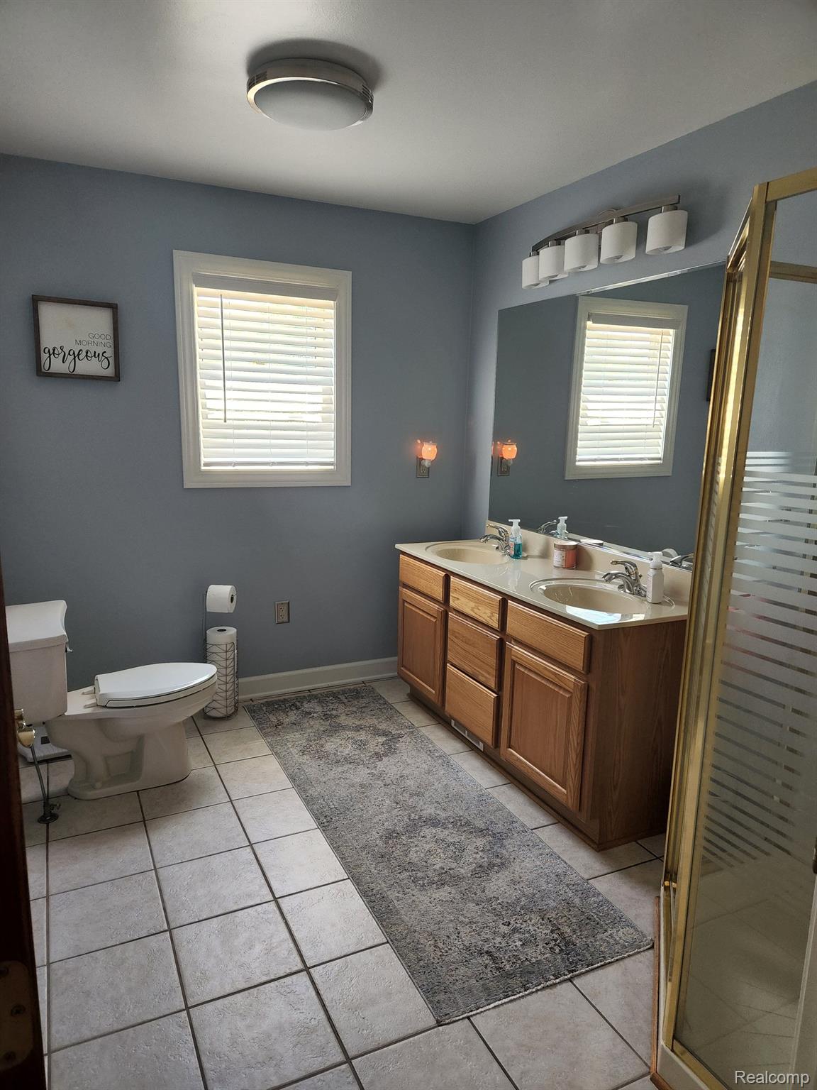26215 Pennsylvania Road Romulus, MI 48174 - Photo 16 of 35 Huge Full Bathroom with Shower