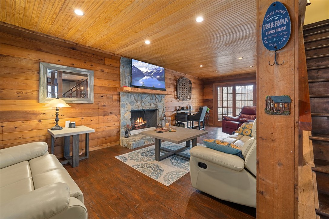 105 North Arrowhead Drive Westminster, SC 29693 - Photo 3 of 34