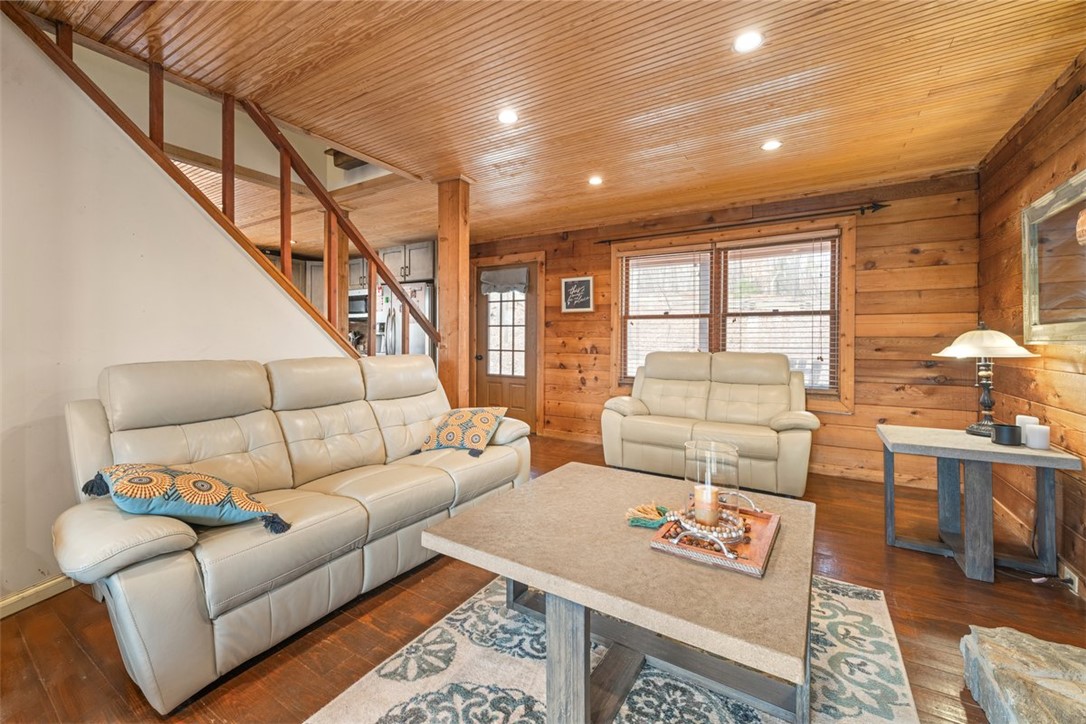 105 North Arrowhead Drive Westminster, SC 29693 - Photo 4 of 34