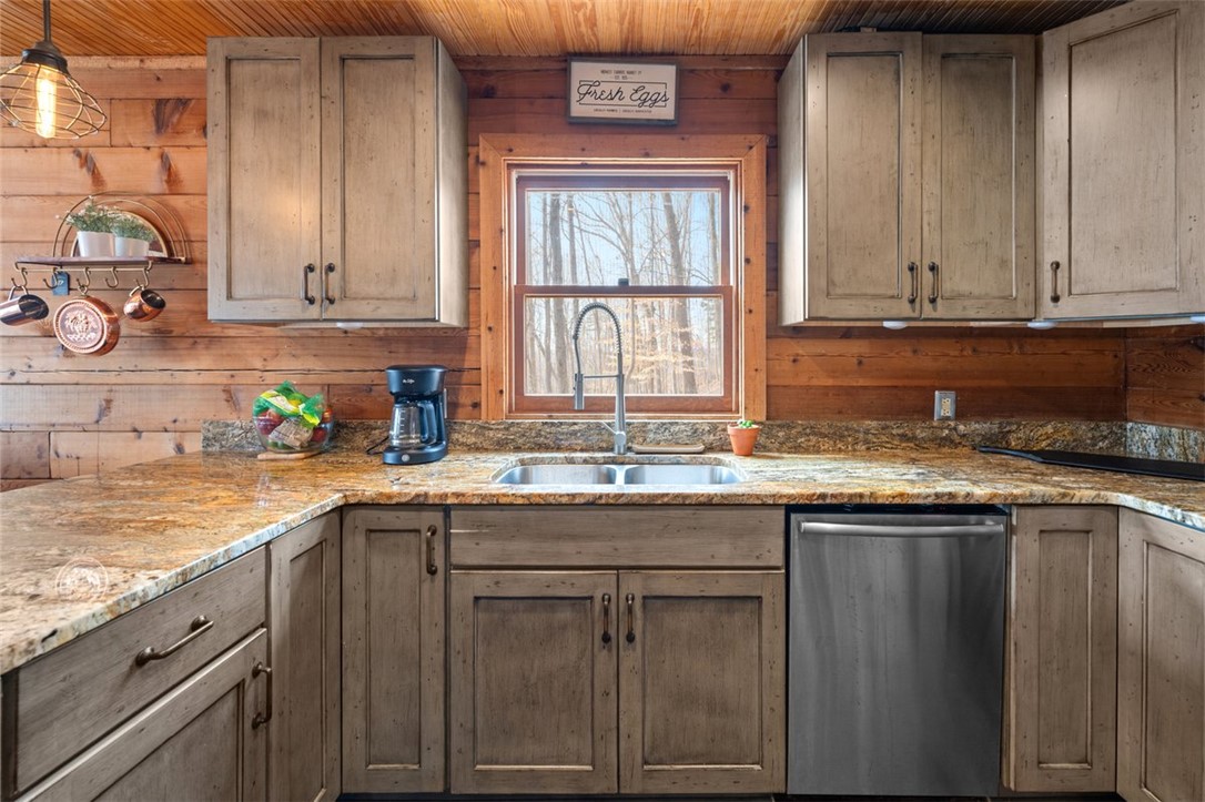 105 North Arrowhead Drive Westminster, SC 29693 - Photo 9 of 34