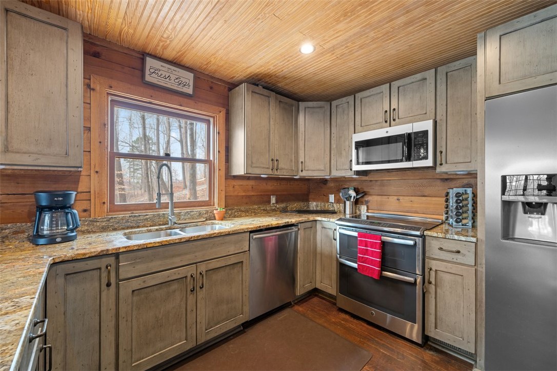 105 North Arrowhead Drive Westminster, SC 29693 - Photo 10 of 34