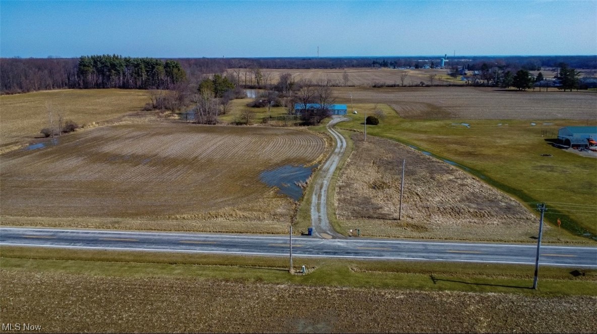 21761 Quarry Road Wellington, OH 44090 - Photo 3 of 8