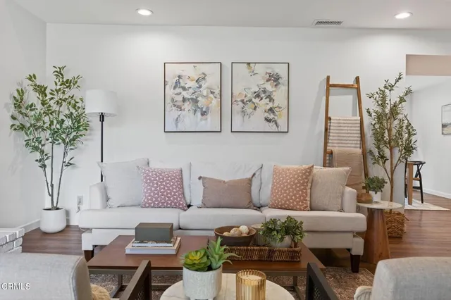 $1,069,000 | 814 Danbury Court, Ventura, CA 93004