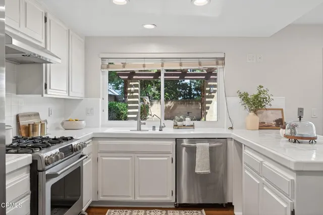 $1,069,000 | 814 Danbury Court, Ventura, CA 93004