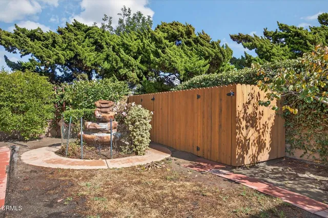 $1,069,000 | 814 Danbury Court, Ventura, CA 93004