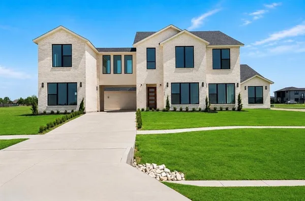 $900,000 | 349 Valley Trail, Red Oak, TX 75154