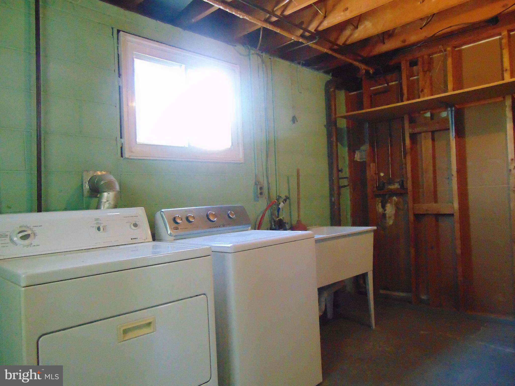 760 Hawthorne Road Linthicum Heights, MD 21090 - Photo 70 of 82 Washer & Dryer and mud sink