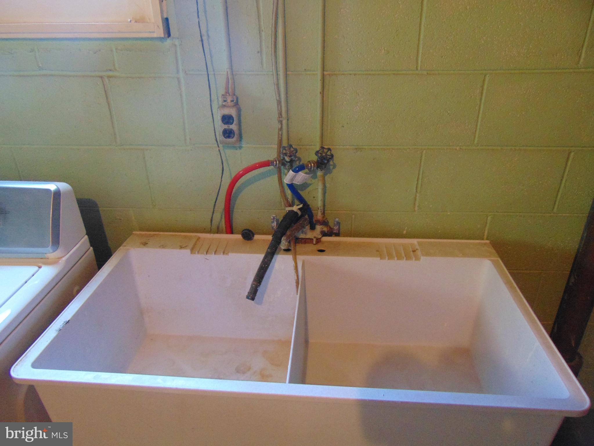 760 Hawthorne Road Linthicum Heights, MD 21090 - Photo 73 of 82 Mud sink in laundry room.