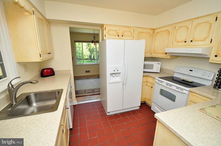 6421 Lochridge Road Columbia, MD 21044 - Photo 11 of 30 Kitchen with Corian counters
