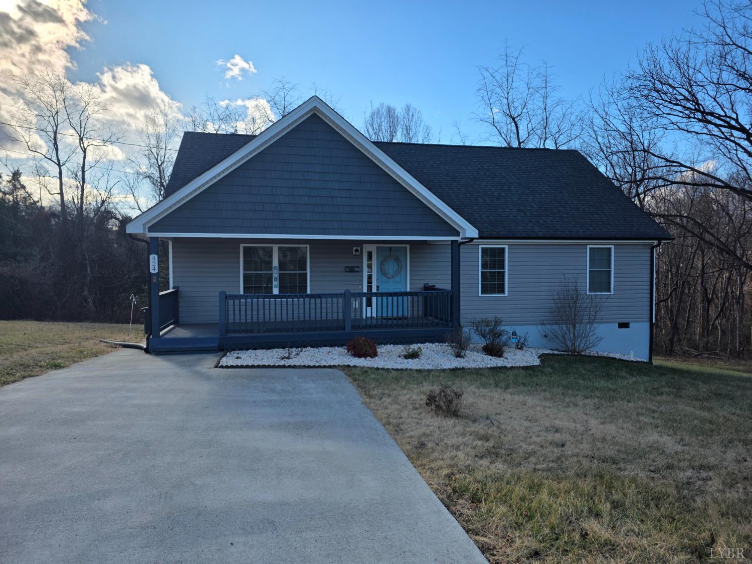 424 Patrick Street Lynchburg, VA 24501 - Photo 30 of 30 a house view with a sitting space and garden