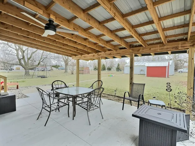 $274,000 | 315 West Railroad Street, Kentland, IN 47951